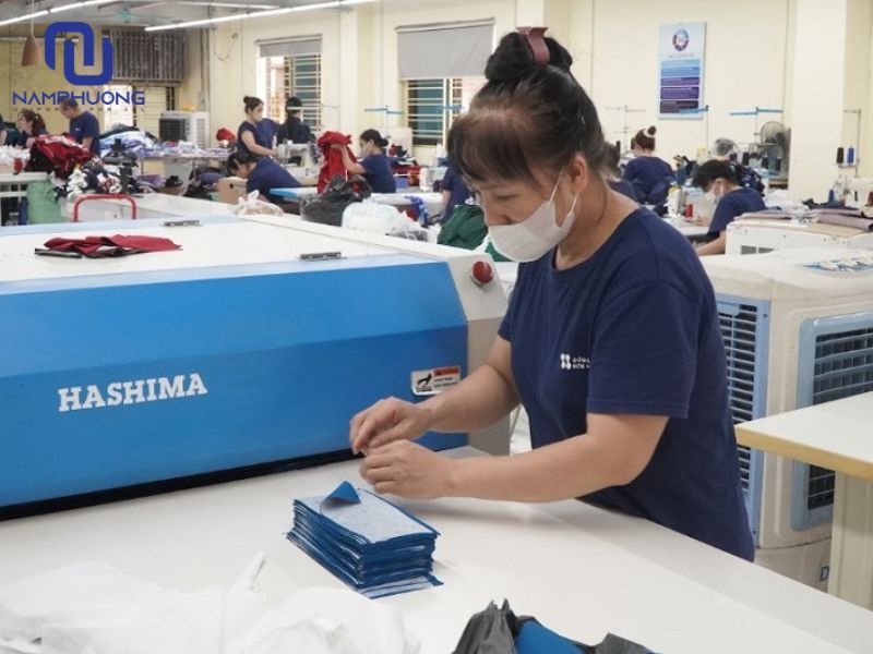 Đồng Phục Nam Phương là xưởng sản xuất trực tiếp giúp khách hàng tiết kiệm chi phí