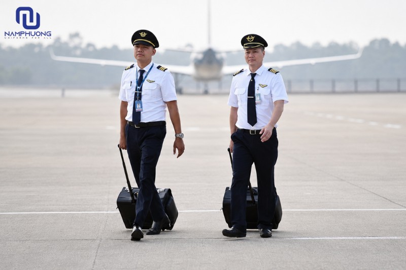 Đồng phục tiếp viên nam Vietnam Airlines đề cao sự lịch lãm, gọn gàng