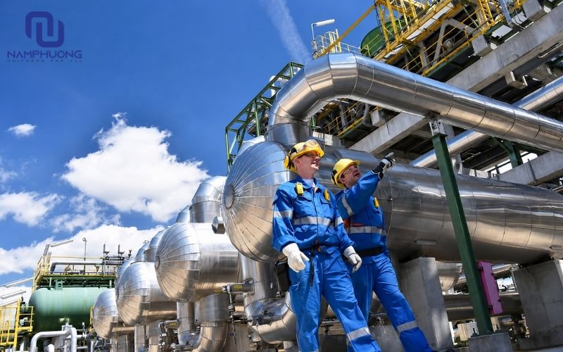 Màu phối đồng phục giúp nhận diện kỹ sư và giám sát rõ trong nhà máy