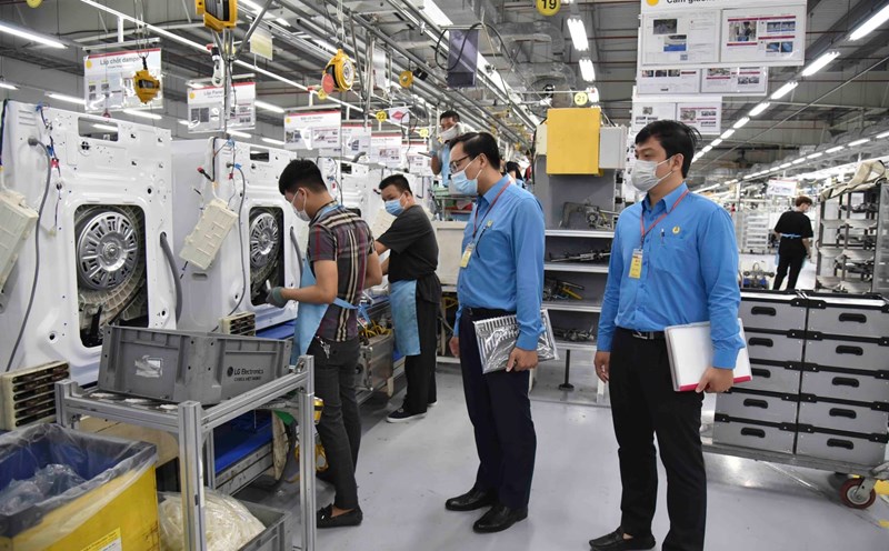 Môi trường làm việc an toàn giúp bảo vệ người lao động và duy trì hoạt động ổn định
