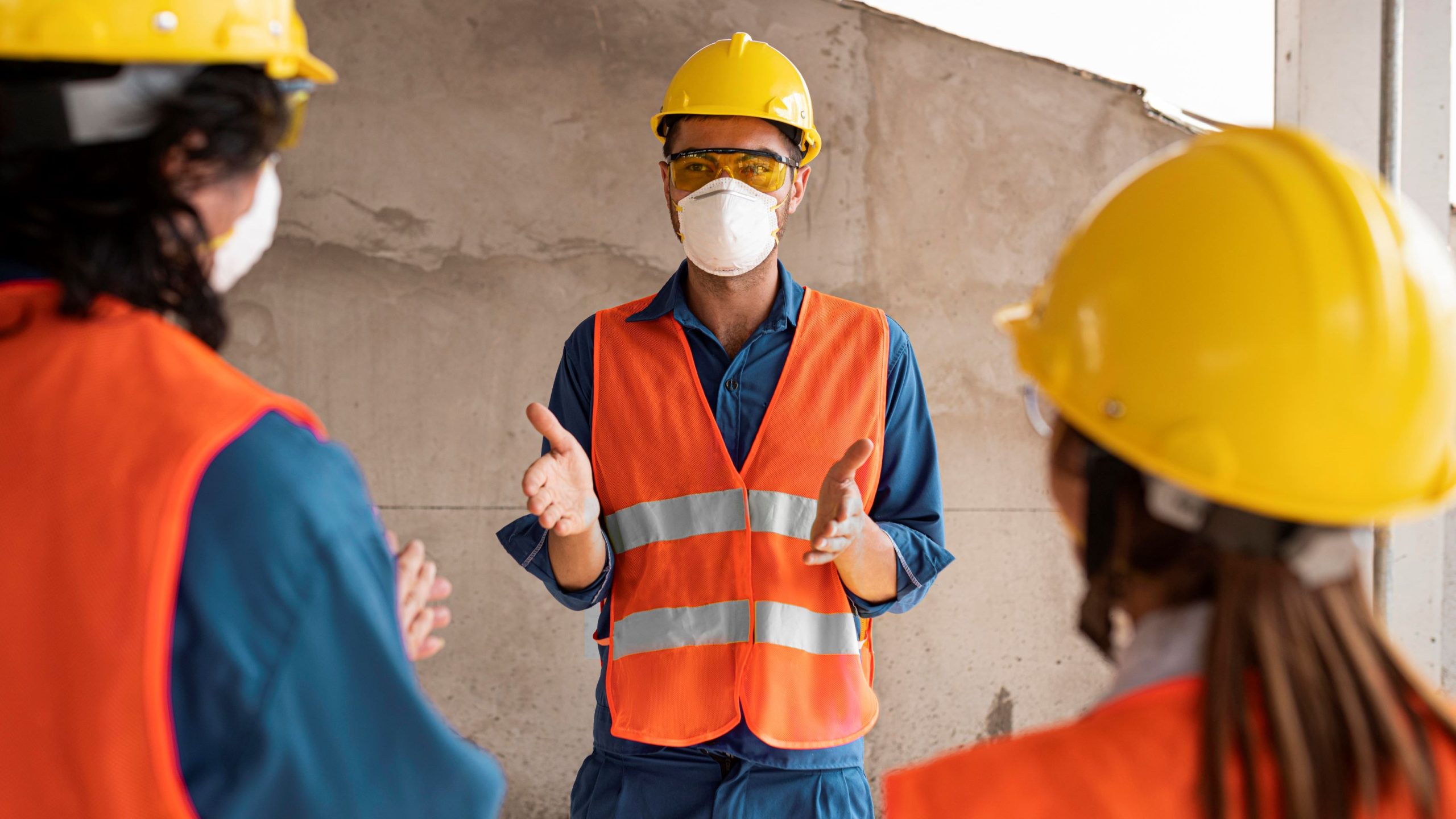 Vệ sinh lao động giúp bảo vệ sức khỏe người lao động và xây dựng môi trường làm việc an toàn