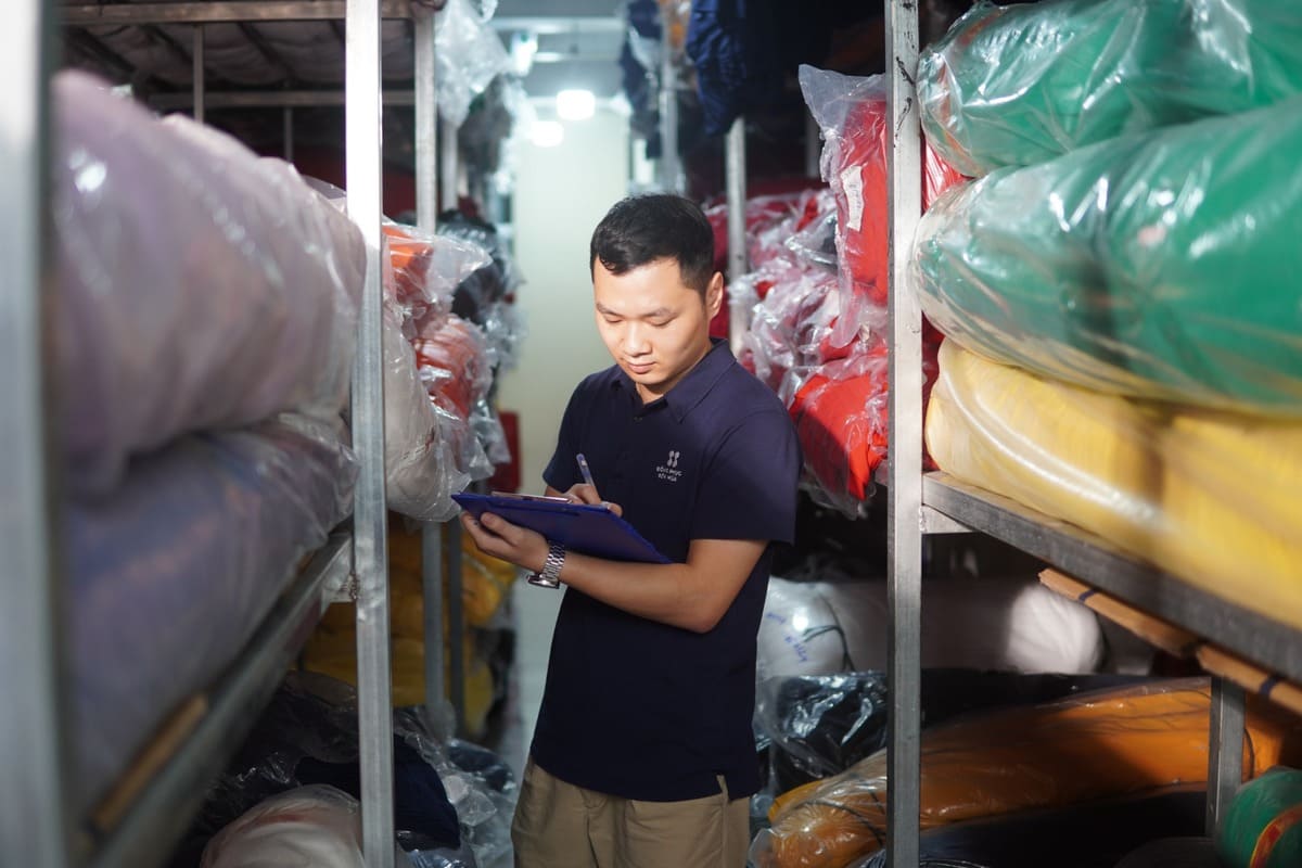 Bảng giá quần áo bảo hộ thợ mộc theo chất liệu, mẫu mã và số lượng đặt may