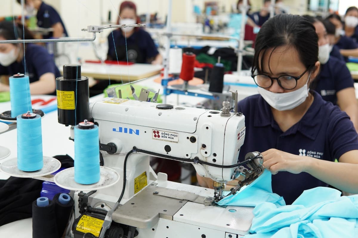 Nam Phương cung cấp bảng giá áo lưới công nhân phản quang theo mẫu áo và số lượng 
