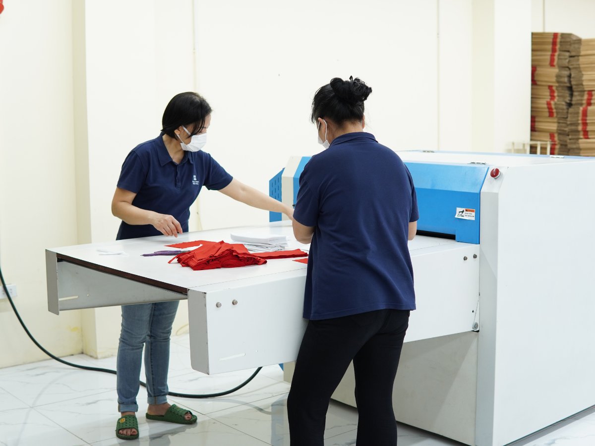 Đồng Phục Nam Phương nhận may áo bảo hộ nữ theo yêu cầu