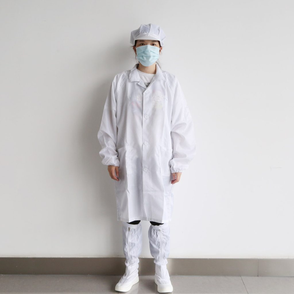 Áo choàng ESD dáng dài, thuận tiện cho kỹ sư và khách tham quan