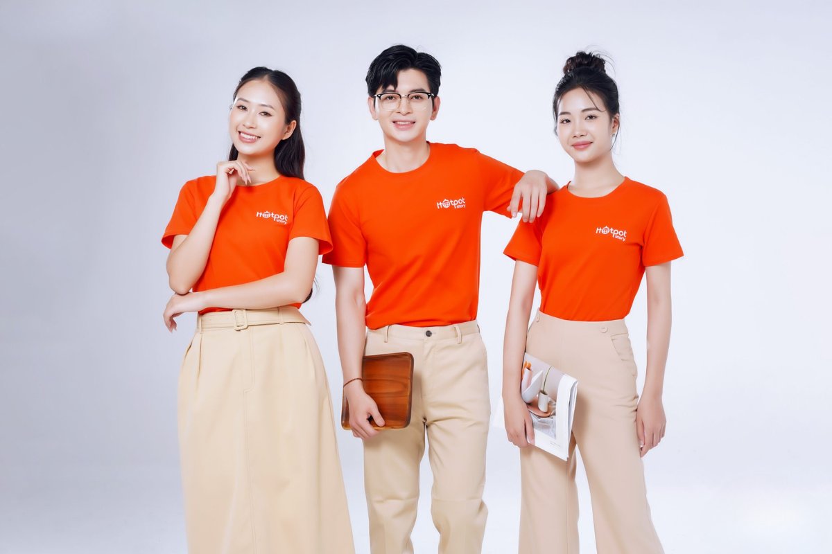 Áo cổ tròn đồng phục phù hợp hoạt động năng động, tập thể