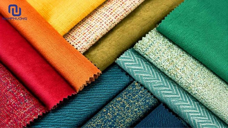Kaki có nhiều dòng vải với độ dày khác nhau