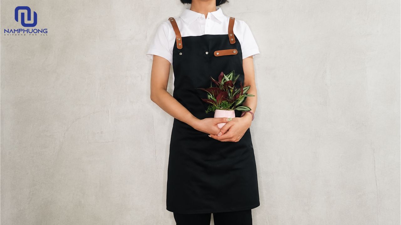 Phần thân tạp dề thường sử dụng vải bố Canvas cotton 100%