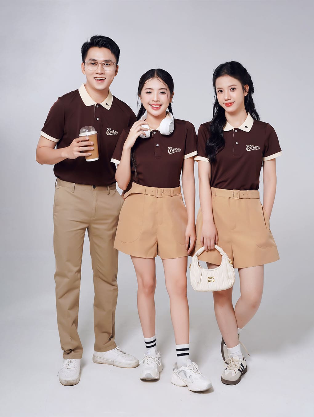 Polo phối màu nhận diện giúp đội ngũ tạo hình ảnh chuyên nghiệp, thống nhất