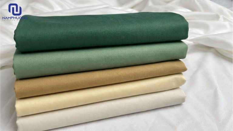 Vải kaki thun có các đường dệt chéo rõ nét tạo cảm giác sang trọng