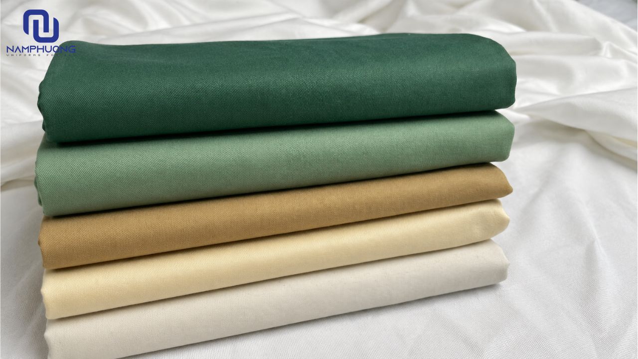 Vải kaki thun có các đường dệt chéo rõ nét tạo cảm giác sang trọng