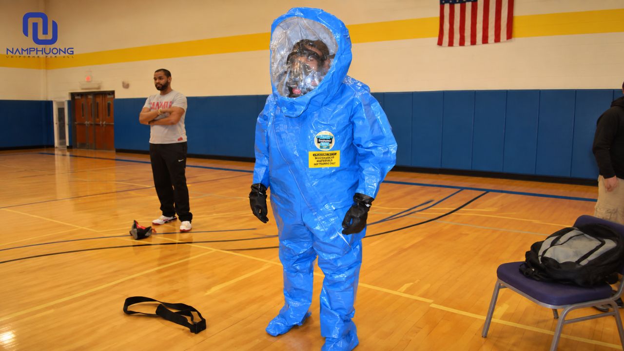 Đồ bảo hộ Hazmat kín khí được thiết kế cho môi trường nguy cơ cao