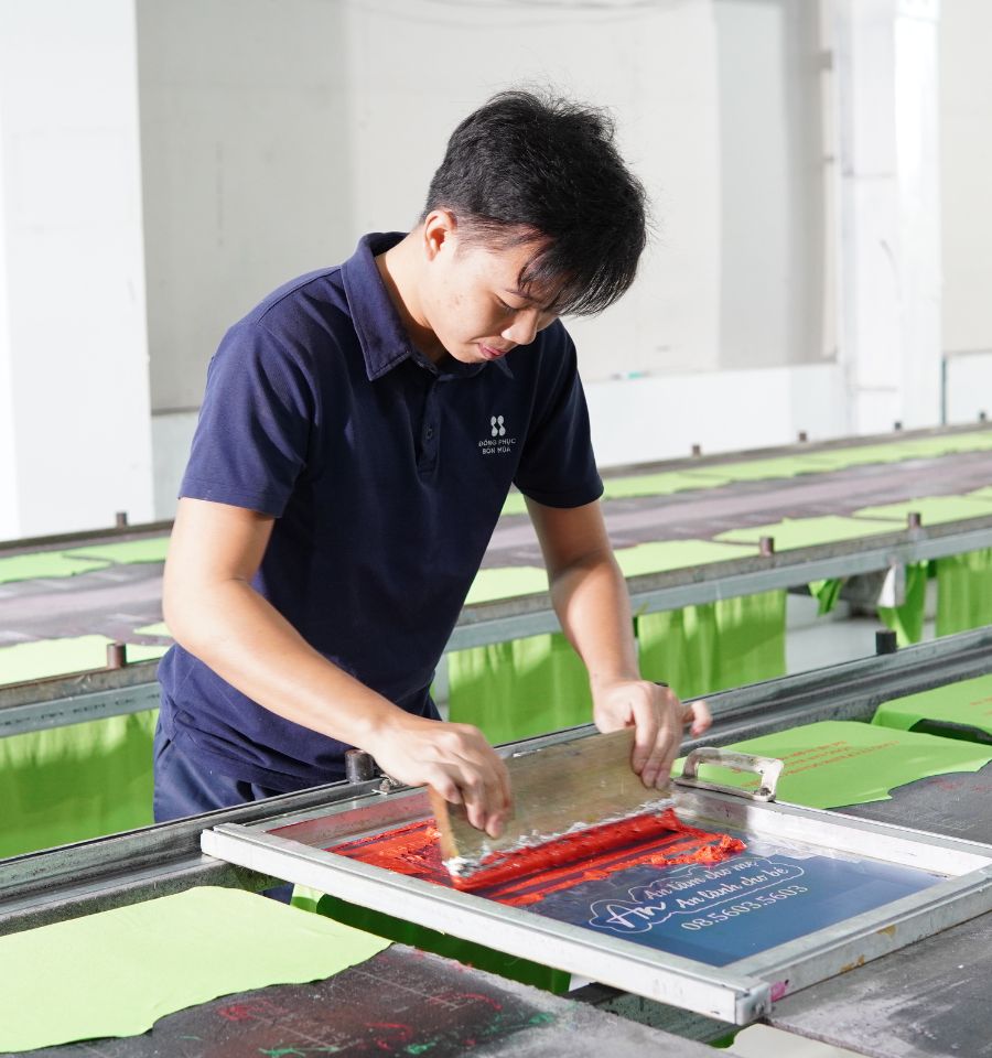 Nam Phương chuyên may quần áo bảo hộ ngành thủy sản